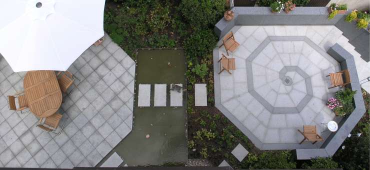 Schröer Garten- und Landschaftsbau Gartenideen zeigt Ihnen eine Terrasse aus der Vogelperspektive.